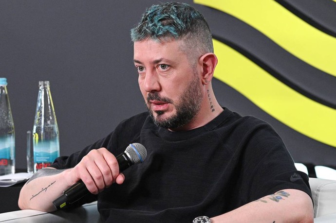 Дизайнер Артемий Лебедев назвал домовые чаты — самой ужасной вещью на свете Дизайнер Артемий Лебедев назвал домовые чаты — самой ужасной вещью на свете