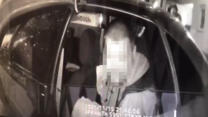 Мужчина ранил ножом петербуржца, защищавшего девушку Мужчина ранил ножом петербуржца, защищавшего девушку