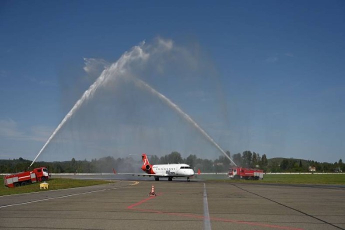 В Горно-Алтайске встретили первый авиарейс из Перми