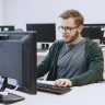 Раскрыты способы сохранить здоровыми шею и спину при работе за компьютером. Это не требует усилий