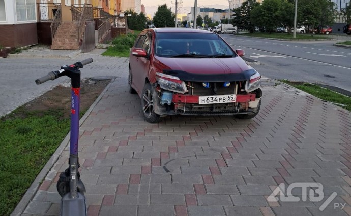 Стоянка электросамокатов в Южно-Сахалинске пополнилась Toyota Corolla Fielder