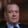 Путин наградил Медведева «За заслуги перед Отечеством»: экс-президенту стукнуло 60