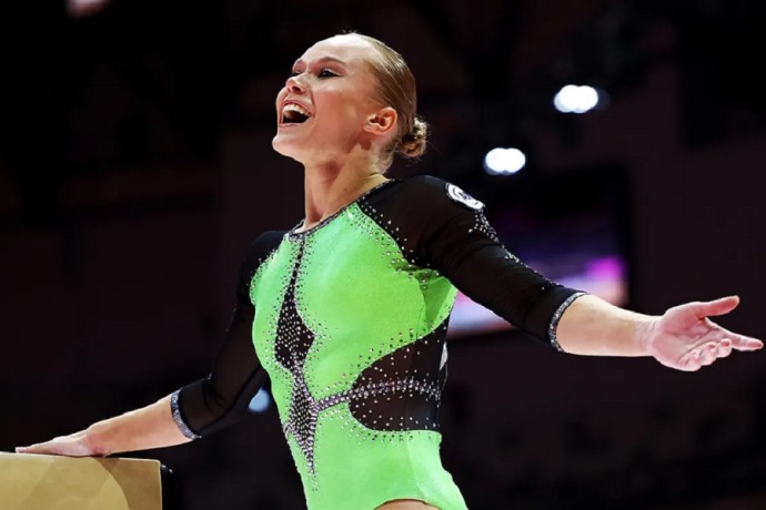 Мельникова показала все свои медали с чемпионата мира