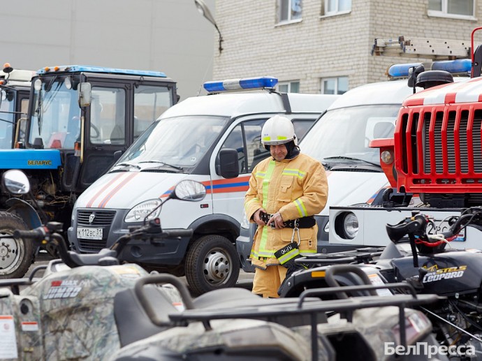 В Белгороде проверили готовность спасателей и спецтехники к пожароопасному периоду
