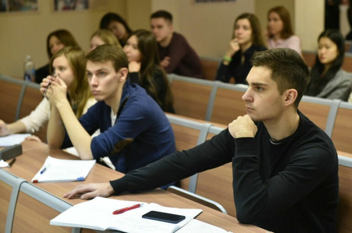 Студентам-отцам предложили дать право переходить на бюджет