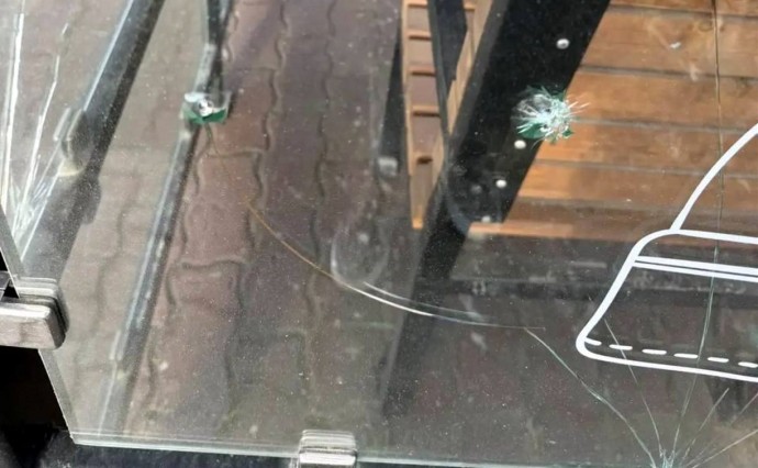 В Корсакове установлены виновные в повреждении автобусных остановок В Корсакове установлены виновные в повреждении автобусных остановок