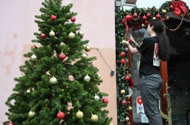 Власти Москвы сообщили о начале украшения города к Новому году