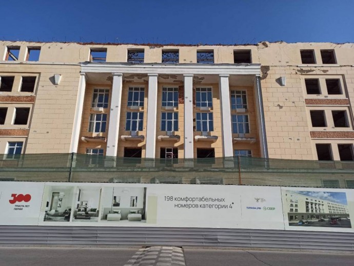 Началось устройство первого этажа здания гостиницы на улице Окулова