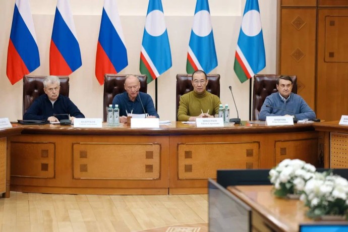 Николай Патрушев провел в Якутске совещание по вопросам грузоперевозок в Ленском бассейне Николай Патрушев провел в Якутске совещание по вопросам грузоперевозок в Ленском бассейне