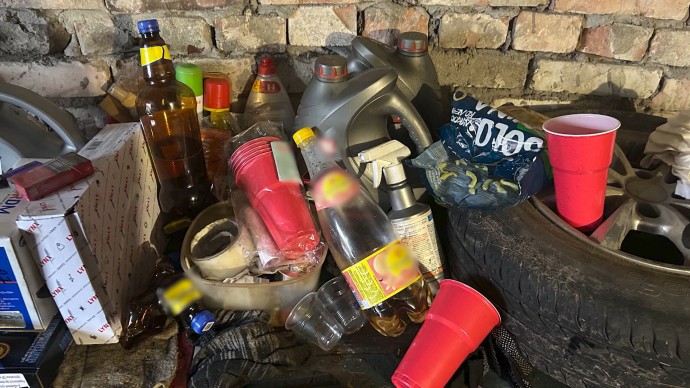 Тела двух мужчин и девочки-подростка нашли в гараже в Ленобласти