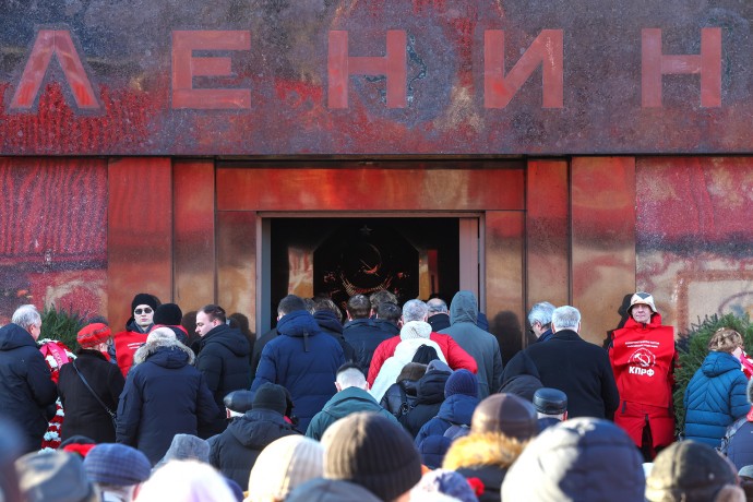 В Москве снова открыли мавзолей. Комментарии в соцсетях один веселее другого