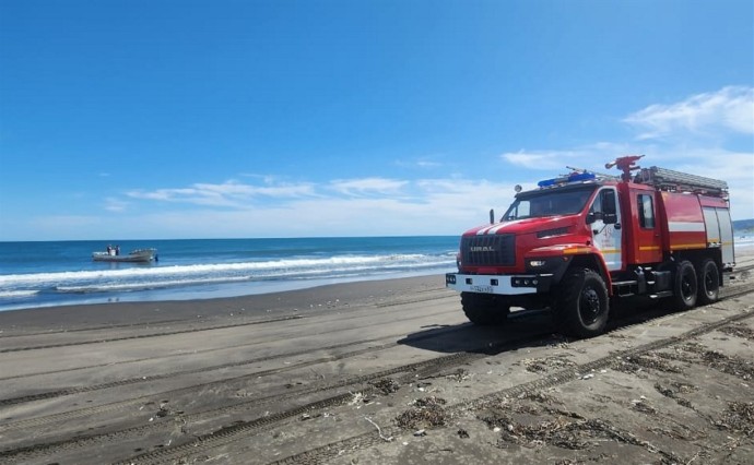 В Южно-Курильске водный мотоцикл вместе с водителем и пассажиром унесло в море