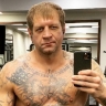 Емельяненко выложил фото на инвалидной коляске: "Только мигалки не хватает"