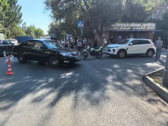 В Астрахани две иномарки не поделили дорогу с 14-летним мотоциклистом