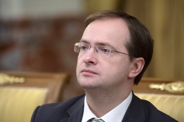 Мединский заявил, что обмен пленными между Россией и Украиной продолжается