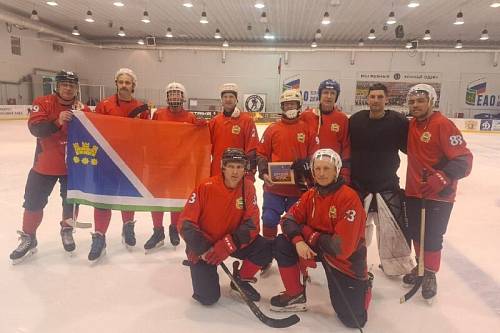 Благовещенские спортсмены-ветераны завоевали «бронзу» на турнире по хоккею с мячом