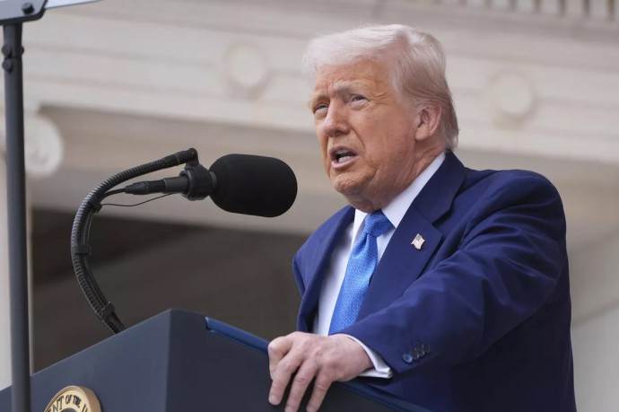 Трамп набросился на БРИКС Трамп набросился на БРИКС