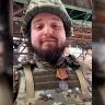 Спикер Заксобрания Роман Береснев поздравил главу регионального отделения «Молодой Гвардии» Илью Катаева с присуждением медали «За храбрость»