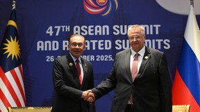 Алексей Оверчук провёл встречу с Премьер-министром Малайзии Анваром Ибрагимом Алексей Оверчук провёл встречу с Премьер-министром Малайзии Анваром Ибрагимом