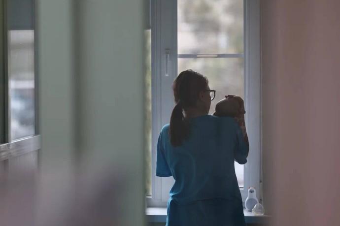 Депутат пригрозил карами женщинам, выбирающим карьеру вместо материнства Депутат пригрозил карами женщинам, выбирающим карьеру вместо материнства