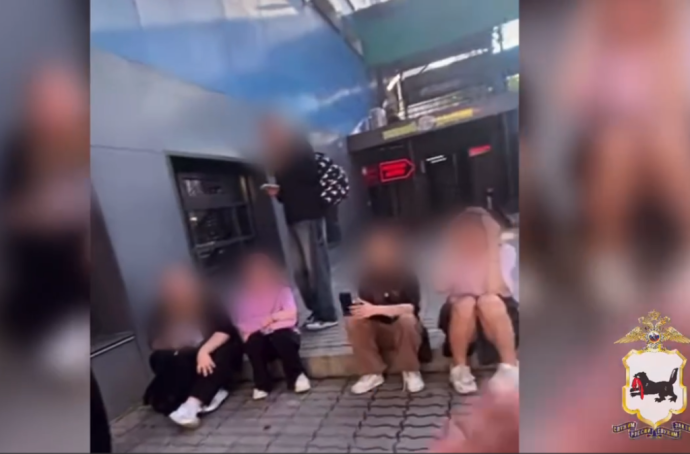 В Иркутске рэпер с ножом бросался на девушек