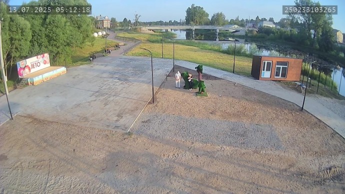 Вандалы справили нужду на скульптуры медведей в Большесельском округе Вандалы справили нужду на скульптуры медведей в Большесельском округе