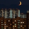 Москвичи ранним утром 25 апреля смогут увидеть перевернутый на бок «смайлик»