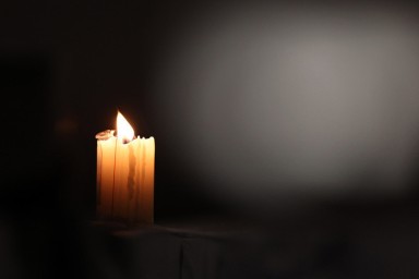 Скончался легендарный телеведущий, причина смерти не раскрывается