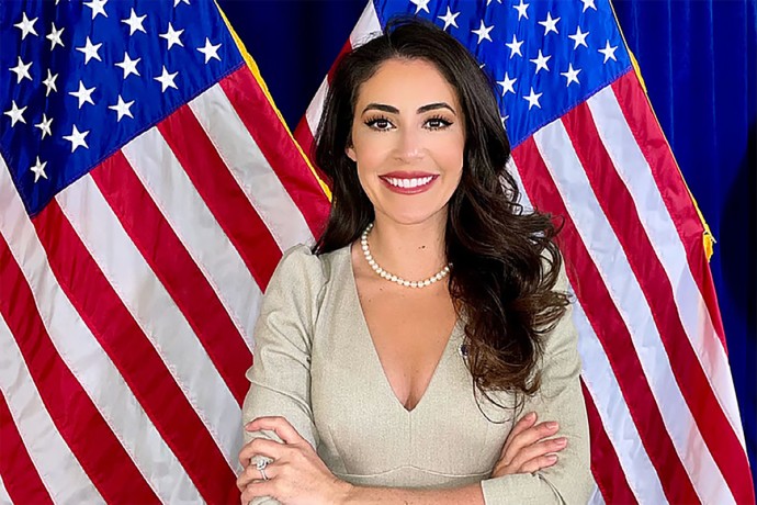 Офис конгрессвумен Луны назвал цель ее контактов с представителями России