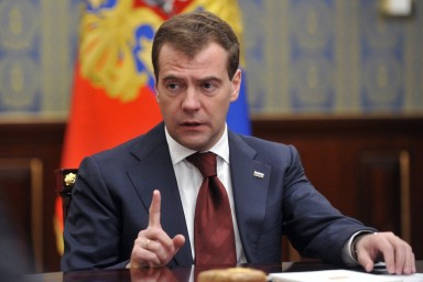 «90-е годы»: Медведев объяснил, от какой «беды» РФ спасает сильная власть государства