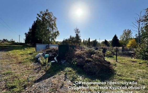 Сельсоветы Конышевского района обязали ликвидировать мусор на кладбищах