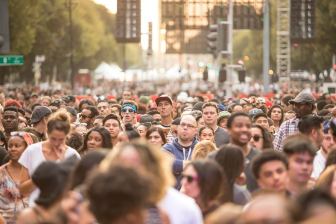 Среднестатистический россиянин: живет в браке, смотрит сериалы и зарабатывает 84 тысячи Среднестатистический россиянин: живет в браке, смотрит сериалы и зарабатывает 84 тысячи