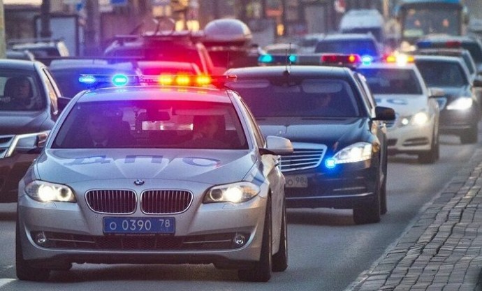 Госдума приняла закон об увеличении штрафа за непропуск автомобилей со спецсигналами