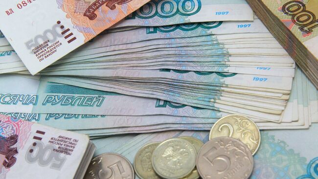 Отдельным категориям бюджетников повысят оклады