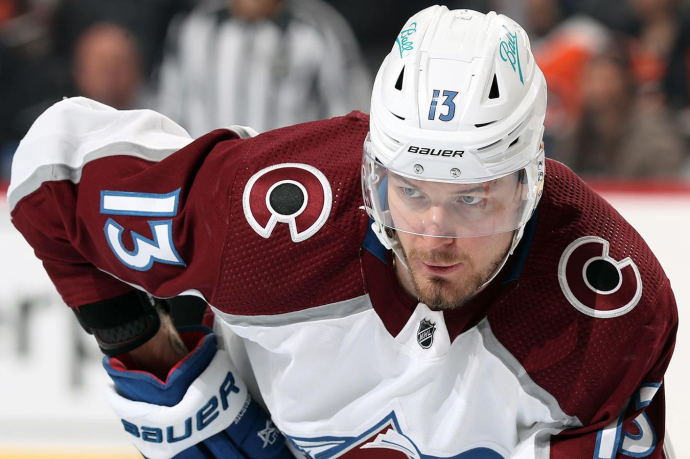 Шайба Ничушкина принесла победу "Колорадо" в матче с "Филадельфией"