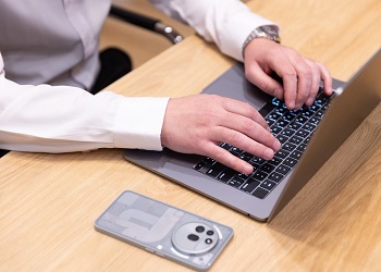 На какие ловушки мошенников попадаются сотрудники