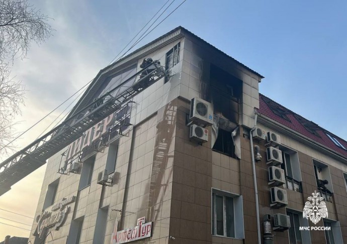 Вспыхнул солярий. Крупный пожар произошел в приморском бизнес-центре