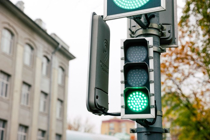 Для безопасности на дорогах в Москве продолжают устанавливать малые дублирующие светофоры Для безопасности на дорогах в Москве продолжают устанавливать малые дублирующие светофоры