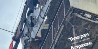 В Астрахани убрали аварийный балкон, который мог рухнуть в любой момент