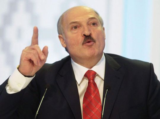 Лукашенко призвал белорусских чиновников не тратить бюджетные деньги на любовниц