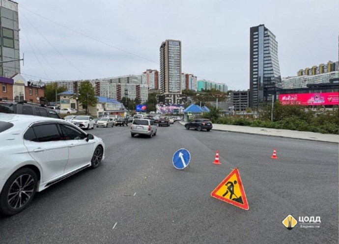 Ждите пробки: новый светофор устанавливают на одном из сложных перекрестков Владивостока