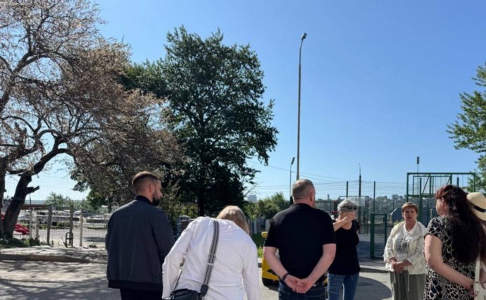 Срубить или оставить: жители Корсакова решают судьбу старой яблони Срубить или оставить: жители Корсакова решают судьбу старой яблони