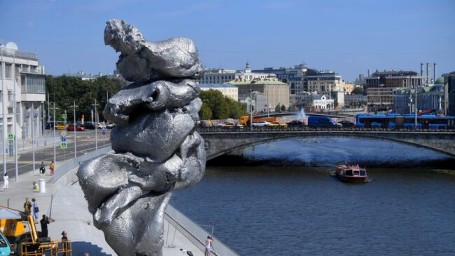 В Москве демонтировали скульптуру "Большая глина №4"
