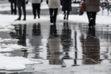 Гидрометцентр продлил желтый уровень погодной опасности в Москве и области