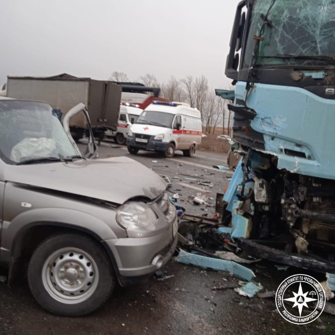 В Башкирии на трассе столкнулись пять автомобилей