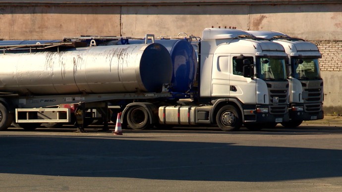 Дело о массовом отравлении поддельным алкоголем в Ленобласти продолжается — кто виноват и что делать