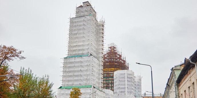 Началась реставрация фасадов Богоявленского собора в Елохово