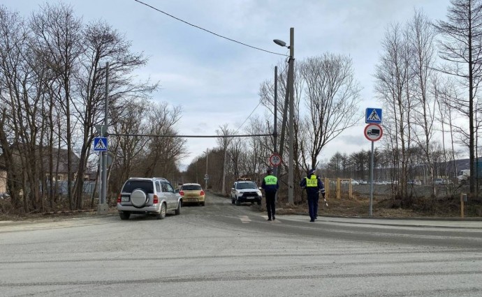 По автодороге в Лиственничном временно запретили проезд грузовиков