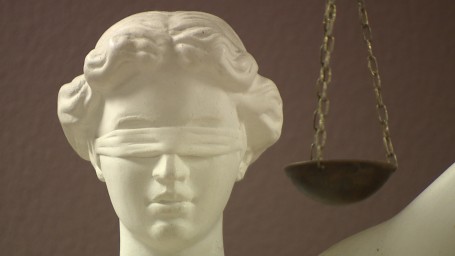 Суд Петербурга вынес наказания школьникам за использование шпаргалок во время ЕГЭ-2025