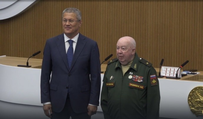 Радий Хабиров вручил госнаграду